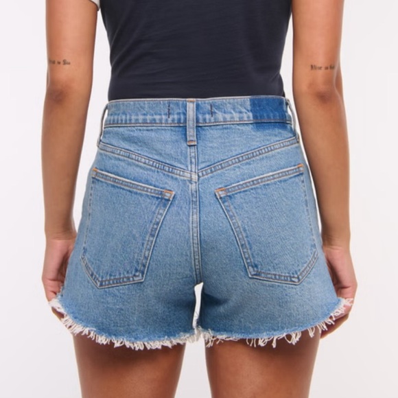 Abercrombie 90s Cut Off Shorts - Picture 2 of 6